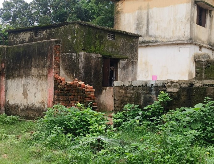 ଧରମବନ୍ଧା ଆଶ୍ରମ ସ୍କୁଲରେ ଛାତ୍ରୀ ନିବାସର ପାଚେରୀର ମରାମତି କରିବା:ଆବଶ୍ୟକ ସୁରକ୍ଷା ବ୍ୟବସ୍ଥା ସୁଦୃଢ଼ କରିବାକୁ ଦାବି