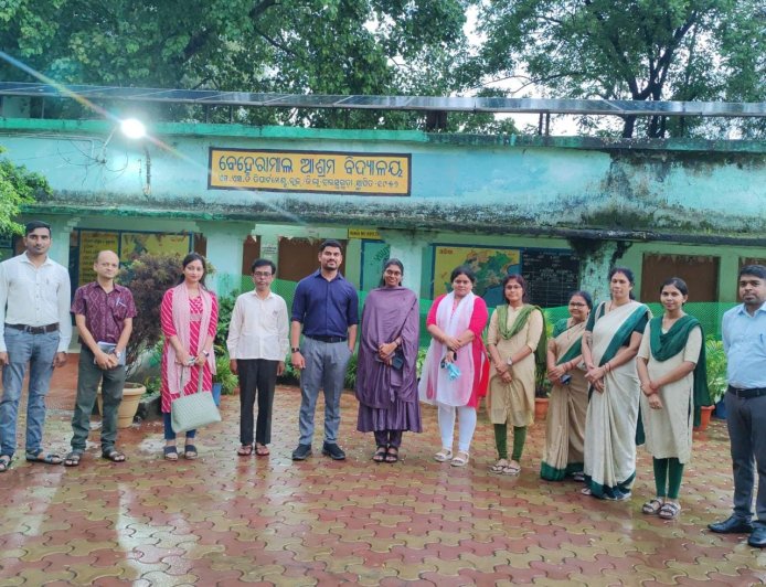 ଏନ୍.ଏଚ୍.ଏମ୍. ମିଶନ ନିର୍ଦ୍ଦେଶକ ଡାକ୍ତର ବୃନ୍ଦା ଡି.ଙ୍କ ଦୁଇ ଦିନିଆ ଝାରସୁଗୁଡ଼ା ଗସ୍ତ:ବେହେରାମାଲ ଆଶ୍ରମ ବିଦ୍ୟାଳୟ ପରିଦର୍ଶନ କରି ପାରିପାର୍ଶିକ ସ୍ଥିତିର ସମୀକ୍ଷା
