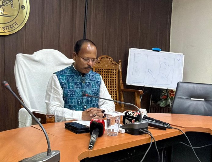 ନୂଆପଡ଼ାରେ ବର୍ଷାଜନିତ ସ୍ଥିତି ଉପରେ ଜିଲ୍ଲାପାଳଙ୍କ ସାମ୍ବାଦିକ ସମ୍ମିଳନୀ:  ୩୮୫ ଜଣଙ୍କୁ ସୁରକ୍ଷିତ ସ୍ଥାନାନ୍ତର, ଜନସାଧାରଣଙ୍କୁ ସତର୍କ ରହିବାକୁ ଆହ୍ୱାନ