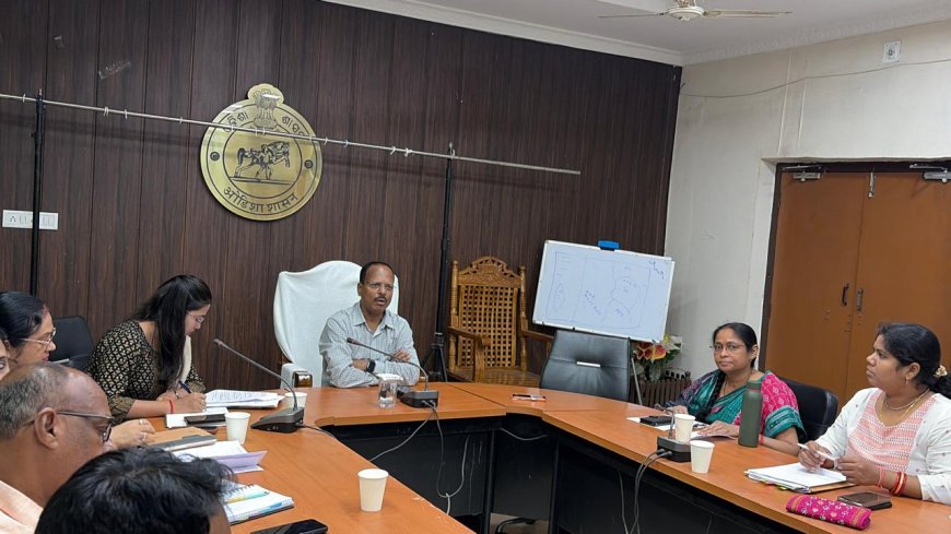 ନୂଆପଡ଼ାରେ ଶିଶୁ ସୁରକ୍ଷା ୟୁନିଟ୍‌ର ସମୀକ୍ଷା ବୈଠକ:ନୀରଜ ସତନାମୀଙ୍କୁ ଜିଲ୍ଲାର ପ୍ରଥମ ‘ଶିଶୁ ମିତ୍ର’ସମ୍ମାନ ପ୍ରଦାନ
