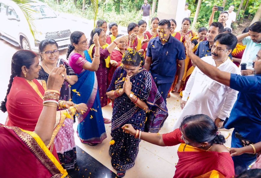 ବାରିପଦାରେ ସୁଭଦ୍ରା ଶକ୍ତି ଭିଜନ୍ ସମ୍ମିଳନୀର ଦ୍ୱିତୀୟ ଦିନ:ଅଙ୍ଗନବାଡ଼ି କର୍ମୀ ଓ ସହାୟିକାଙ୍କ ସହ ଉପମୁଖ୍ୟମନ୍ତ୍ରୀଙ୍କ ବାର୍ତ୍ତାଳାପ:-ତୃଣମୂଳ ସ୍ତରର ସମସ୍ୟାର ସମାଧାନକୁ ସର୍ବାଧିକ ପ୍ରାଥମିକତା : ଉପମୁଖ୍ୟମନ୍ତ୍ରୀ ପ୍ରଭାତୀ ପରିଡା