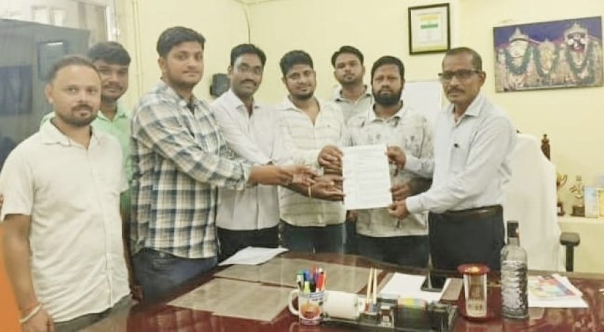 ମୟୁରଭଞ୍ଜ ଶାଖା ବେସରକାରୀ ଅଧ୍ୟାପକ କର୍ମଚାରୀ ସଙ୍ଘ ପକ୍ଷରୁ ଦାବିପତ୍ର ପ୍ରଦାନ