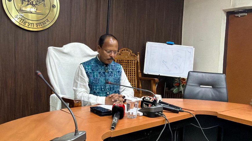 ନୂଆପଡ଼ାରେ ବର୍ଷାଜନିତ ସ୍ଥିତି ଉପରେ ଜିଲ୍ଲାପାଳଙ୍କ ସାମ୍ବାଦିକ ସମ୍ମିଳନୀ:  ୩୮୫ ଜଣଙ୍କୁ ସୁରକ୍ଷିତ ସ୍ଥାନାନ୍ତର, ଜନସାଧାରଣଙ୍କୁ ସତର୍କ ରହିବାକୁ ଆହ୍ୱାନ