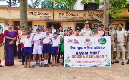 କନ୍ଧମାଳ : ଆମ ପୋଲିସ୍.ଆମ ସାଥୀ’  ସାଇବର ସୁରକ୍ଷା ଓ ନିଶା ନିବାରଣ ନେଇ ଛାତ୍ରଛାତ୍ରୀ ଙ୍କୁ ସଚେତନ