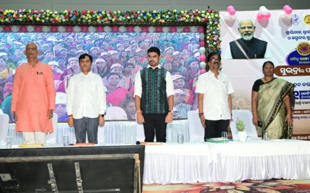 ଝାରସୁଗୁଡ଼ାରେ ଜିଲ୍ଲାସ୍ତରୀୟ ‘ସୁଭଦ୍ରା’ ଯୋଜନାର ପଞ୍ଚମ କିସ୍ତି ପ୍ରଦାନ ସମାରୋହ; ୧,୩୦,୨୨୪ ହିତାଧିକାରୀଙ୍କ ଖାତାକୁ ଗଲା ୬୫ କୋଟିରୁ ଊର୍ଦ୍ଧ୍ୱ ଟଙ୍କା:"ରାଜ୍ୟରେ ନାରୀ ଶକ୍ତିର ସମ୍ମାନ ଓ  ରାଜ୍ୟ-ଅର୍ଥନୀତିକୁ ସୁଦୃଢ଼ କରିବ ସୁଭଦ୍ରା ଯୋଜନା" - ମାନ୍ୟବର ବିଧାୟକ ଟଙ୍କଧର ତ୍ରିପାଠୀ