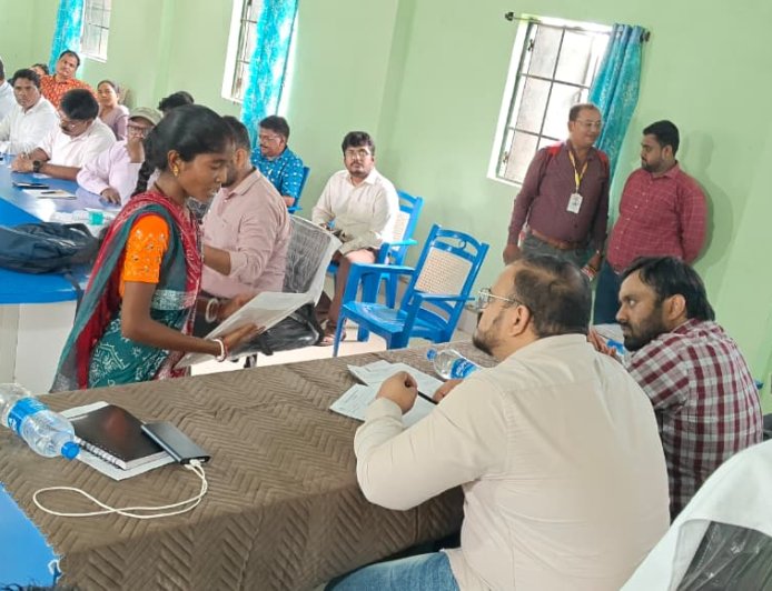 ତେଲରାଇ ଗ୍ରାମପଞ୍ଚାୟତରେ ପ୍ରଶାସନିକ ଶିବିର: ଲୋକଙ୍କ ସମସ୍ୟା ବୁଝିଲେ ଜିଲ୍ଲାପାଳ, ହେଲା ନଶା ମୁକ୍ତ ଭାରତ ଅଭିଯାନ ଶପଥ ପାଠ