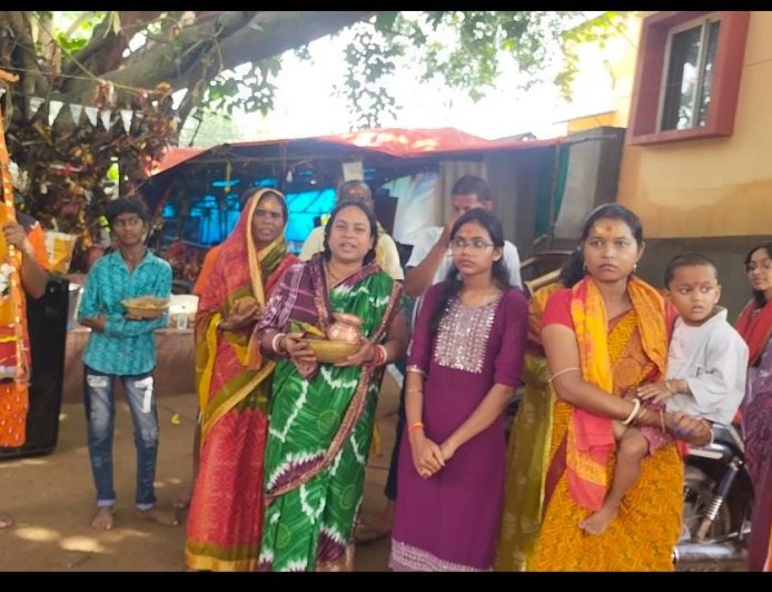 ଶେଷରେ ଭଗବାନଙ୍କୁ ମଧ୍ୟ ଛାଡିଲେ ନାହିଁ। ଦୀର୍ଘ.୪୦ ବର୍ଷରୁ ଉର୍ଦ୍ଧ ବାରିପଦା ତକତ ପୁର ସ୍ତିତ ପାତାଳେଶ୍ଵର ମହାଦେବଙ୍କର କାର୍ଯ୍ୟାଳୟ ଓ ଭକ୍ତଙ୍କର ରହଣୀ ପିଠ କୁ ଆଜି ପ୍ରସାସନ ଭାଙ୍ଗିମାଟିରେ ମିଶାଇ ଦେଇଛି