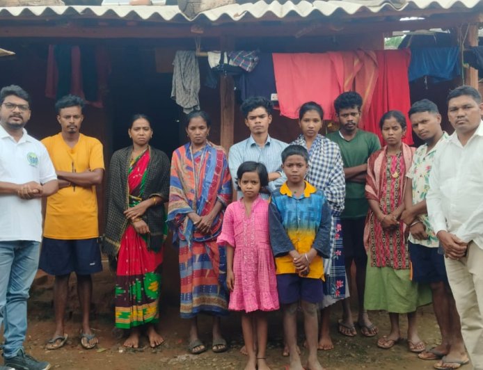 କୋଟଗଡ଼ର ମୃତ ଦାଦନ ଶ୍ରମିକଙ୍କ ପରିବାରକୁ ସାକ୍ଷାତ କଲେ ସ୍ୱାକ୍ ସଦସ୍ୟ