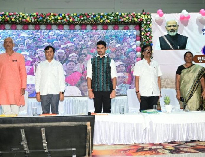 ଝାରସୁଗୁଡ଼ାରେ ଜିଲ୍ଲାସ୍ତରୀୟ ‘ସୁଭଦ୍ରା’ ଯୋଜନାର ପଞ୍ଚମ କିସ୍ତି ପ୍ରଦାନ ସମାରୋହ; ୧,୩୦,୨୨୪ ହିତାଧିକାରୀଙ୍କ ଖାତାକୁ ଗଲା ୬୫ କୋଟିରୁ ଊର୍ଦ୍ଧ୍ୱ ଟଙ୍କା:"ରାଜ୍ୟରେ ନାରୀ ଶକ୍ତିର ସମ୍ମାନ ଓ  ରାଜ୍ୟ-ଅର୍ଥନୀତିକୁ ସୁଦୃଢ଼ କରିବ ସୁଭଦ୍ରା ଯୋଜନା" - ମାନ୍ୟବର ବିଧାୟକ ଟଙ୍କଧର ତ୍ରିପାଠୀ