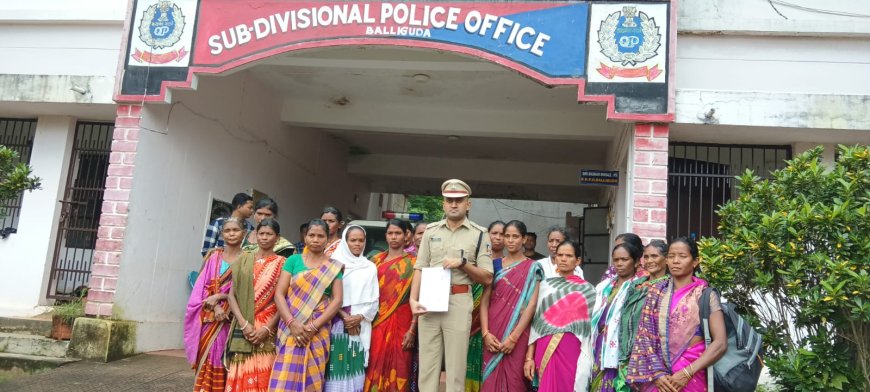 ବେଆଇନ ମହୁଲି ମଦ କାରବାର ବନ୍ଦ ଦାବିରେ ମହିଳା ସଂଘ SDPO ଙ୍କୁ ଦାବିପତ୍ର ଦେଇଛନ୍ତି :ମଦ ବନ୍ଧ ନ ହେଲେ ଆନ୍ଦୋଳନ ଚେତାବନି