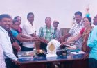 ଜିଲ୍ଲା ପ୍ରାଥମିକ ଶିକ୍ଷକ ସଂଘର ନୂତନ କର୍ମକର୍ତ୍ତାଙ୍କ ଜିଲ୍ଲା ଶିକ୍ଷା ଅଧିକାରୀଙ୍କୁ ଦାବୀ ପତ୍ର ପ୍ରଦାନ