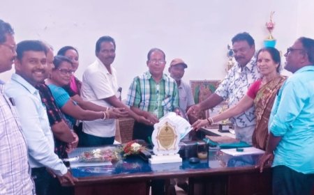 ଜିଲ୍ଲା ପ୍ରାଥମିକ ଶିକ୍ଷକ ସଂଘର ନୂତନ କର୍ମକର୍ତ୍ତାଙ୍କ ଜିଲ୍ଲା ଶିକ୍ଷା ଅଧିକାରୀଙ୍କୁ ଦାବୀ ପତ୍ର ପ୍ରଦାନ