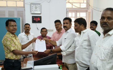 ପିଆରଏମ ମେଡିକାଲ ର ବିଭିନ୍ନ ସମସ୍ୟା ର ସମାଧାନ ପାଇଁ ଜିଲ୍ଲପାଳ ଙ୍କୁ ଦାବିପତ୍ର