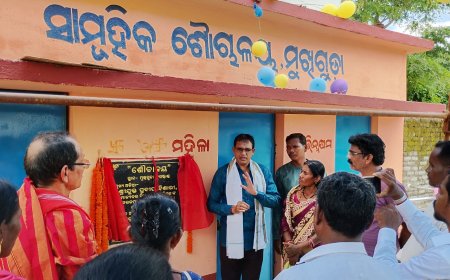 କଥା ଦେଇ କଥା ରଖିଲେ ବିଧାୟକ:ମୂଖିଗୁଡା ବସ ଟାଣ୍ଡ ର ଶୋଚାଳୟ ନିର୍ମାଣ କାର୍ଯ୍ୟ ଆରମ୍ଭ