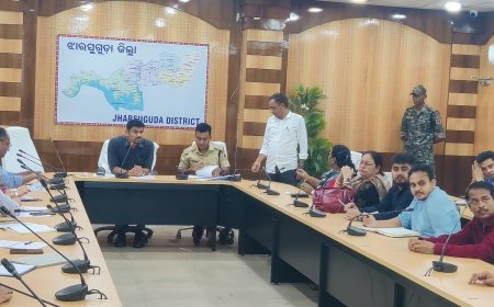 ଜିଲ୍ଲା ସ୍ତରୀୟ ସଡ଼କ ସୁରକ୍ଷା କମିଟି ବୈଠକ:ଦୁର୍ଘଟଣା ରୋକିବା ଓ ଜୀବନ ରକ୍ଷା ପାଇଁ କଡ଼ା ପଦକ୍ଷେପ ଗ୍ରହଣ କରିବାକୁ ନିର୍ଦ୍ଦେଶ;ବେଆଇନ ପାର୍କିଂ, ରଙ୍ଗ ସାଇଡ୍ ଡ୍ରାଇଭିଂ ଏବଂ ଜାତୀୟ ରାଜପଥ କଡ଼ର ଅନଧିକୃତ ଢାବା ହଟାଇବା ଉପରେ ଗୁରୁତ୍ୱ