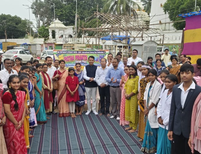 ଆନ୍ତର୍ଜାତୀୟ ସାକ୍ଷରତା ଦିବସ–୨୦୨୬:ବଡ଼ଦାଣ୍ଡରେ ‘ପଥପ୍ରାନ୍ତ ନାଟକ’ ମାଧ୍ୟମରେ ସାକ୍ଷରତାର ବାର୍ତ୍ତା:ଭୁଲ୍ କାହାର’ ଓ ‘ଆଈ ବୁଢ଼ୀର କାହାଣୀ’ ନାଟକରେ ଶିକ୍ଷା ଓ ଜୀବନବ୍ୟାପୀ ସାକ୍ଷରତାର ଗୁରୁତ୍ୱ ପ୍ରତିପାଦିତ