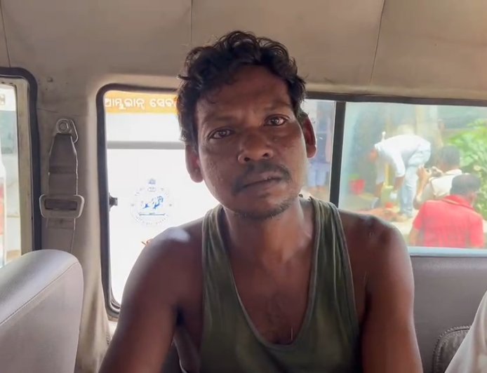 ବାରିପଦାରେ ଦିନଦ୍ୱିପ୍ରହରରେ ଛାତିଥରା ହତ୍ୟାକାଣ୍ଡ: ଛୁରୀରେ ବେକ କାଟି ସ୍ତ୍ରୀକୁ ନିର୍ମମ ଭାବେ ମାରିଦେଲା ପିଶାଚ ସ୍ୱାମୀ, ଡାକ୍ତରଖାନାରେ ମହିଳା ମୃତ ଘୋଷିତ, ଅଭିଯୁକ୍ତ ଗିରଫ