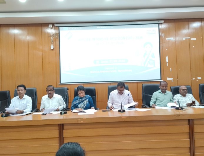 ମୟୂରଭଞ୍ଜରେ ଚୂଡ଼ାନ୍ତ ଭୋଟର ତାଲିକା ପ୍ରକାଶ ;ଜିଲ୍ଲାରେ ମୋଟ ୧୮ ଲକ୍ଷ ୩୬ ହଜାର ୮୨୨ ଭୋଟର*:ପୁରୁଷଙ୍କ ଅପେକ୍ଷା ମହିଳା ଭୋଟର ସଂଖ୍ୟା ଅଧିକ