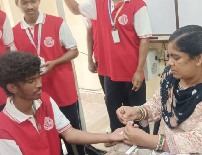 ୨୦୦ରୁ ଊର୍ଦ୍ଧ୍ୱ ଛାତ୍ରଛାତ୍ରୀଙ୍କ ସ୍ୱାସ୍ଥ୍ୟ ପରୀକ୍ଷା, ମ୍ୟାଲେରିଆ ସଚେତନତା ଶିବିର