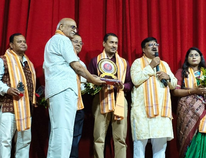 ୯ ଦିନିଆ ଜାତୀୟ ନାଟ୍ୟ ମହୋତ୍ସବର ୨ୟ ସନ୍ଧ୍ୟା (ମଞ୍ଚସ୍ଥ ହେଲା ନାଟକ "ନିଃସହାୟ" ଓ "ସୁରେନ୍ଦ୍ର ସାଏଙ୍କ ନିଶ")