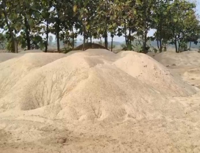 ଝାରପୋଖରିଆ ଅଞ୍ଚଳରେ ବାଲି ମାଫିଆଙ୍କ ଦୌରାତ୍ମ୍ୟ; ରାତିଅଧିଆ ଆତଙ୍କ ଓ ଜନଜୀବନ ଅସ୍ତବ୍ୟସ୍ତ