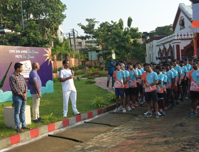 5-Km Promo Run Held in Baripada on World Tourism Day; Around 200 Runners Participate