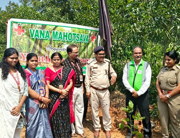 ଜିଲ୍ଲାସ୍ତରୀୟ ଫଳଚାରା ବଣ୍ଟନ ଓ ବୃକ୍ଷରୋପଣ କାର୍ଯ୍ୟକ୍ରମ:ଏକ ପେଡ଼ ମା' କେ ନାମ ୨.୦' ଉପଲକ୍ଷେ ଏକ ଲକ୍ଷ ଫଳ ଚାରା ବଣ୍ଟନ