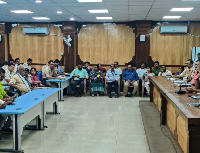 ଦୁର୍ଗାପୂଜା ପାଇଁ ଜିଲ୍ଲାସ୍ତରୀୟ ଶାନ୍ତି କମିଟି ବୈଠକ; ଜିଲ୍ଲାରେ ଡିଜେ ଓ ଲେଜର ଲାଇଟ୍ ଉପରେ ସମ୍ପୂର୍ଣ ବ୍ୟାନ:ଡ୍ରୋନ୍ ଏବଂ ସିସିଟିଭି ନଜରରେ ରହିବ ପୂଜା ମଣ୍ଡପ