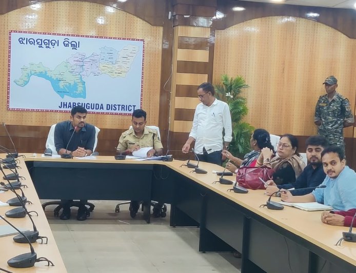 ଜିଲ୍ଲା ସ୍ତରୀୟ ସଡ଼କ ସୁରକ୍ଷା କମିଟି ବୈଠକ:ଦୁର୍ଘଟଣା ରୋକିବା ଓ ଜୀବନ ରକ୍ଷା ପାଇଁ କଡ଼ା ପଦକ୍ଷେପ ଗ୍ରହଣ କରିବାକୁ ନିର୍ଦ୍ଦେଶ;ବେଆଇନ ପାର୍କିଂ, ରଙ୍ଗ ସାଇଡ୍ ଡ୍ରାଇଭିଂ ଏବଂ ଜାତୀୟ ରାଜପଥ କଡ଼ର ଅନଧିକୃତ ଢାବା ହଟାଇବା ଉପରେ ଗୁରୁତ୍ୱ