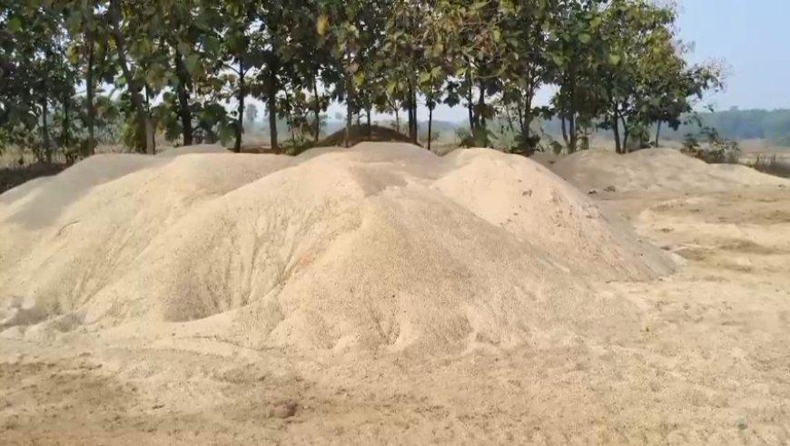 ଝାରପୋଖରିଆ ଅଞ୍ଚଳରେ ବାଲି ମାଫିଆଙ୍କ ଦୌରାତ୍ମ୍ୟ; ରାତିଅଧିଆ ଆତଙ୍କ ଓ ଜନଜୀବନ ଅସ୍ତବ୍ୟସ୍ତ