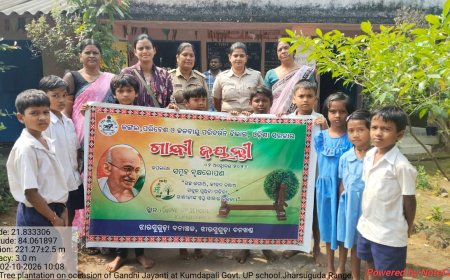 ଗାନ୍ଧୀ ଜୟନ୍ତୀରେ ଝାରସୁଗୁଡ଼ା ବନ ବିଭାଗ ପକ୍ଷରୁ ବ୍ୟାପକ ବୃକ୍ଷରୋପଣ:ଏକ ପେଡ୍ ମାଁ କେ ନାମ' ଅଭିଯାନରେ ସାମିଲ ହେଲେ ଛାତ୍ରଛାତ୍ରୀ ଓ ଗ୍ରାମବାସୀ
