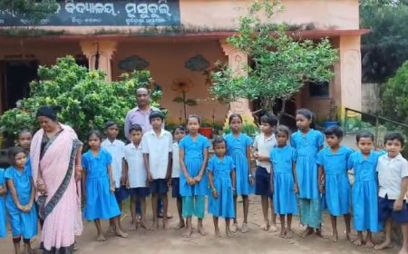ଜରାଜୀର୍ଣ୍ଣ  ଅବସ୍ଥାରେ ସ୍କୁଲ, ପାଠ ପଢ଼ିବାରେ ଛାତ୍ରଛାତ୍ରୀ ହନ୍ତସନ୍ତ