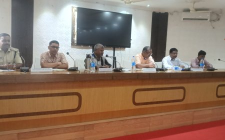 ସମ୍ଭାବ୍ୟ ବାତ୍ୟା ମୁକାବିଲା ପାଇଁ ମାଲକାନଗିରି ଜିଲ୍ଲା ପ୍ରଶାସନ ସମ୍ପୂର୍ଣ୍ଣ ପ୍ରସ୍ତୁତ: ଜିଲ୍ଲା ପରିଷଦ ସମ୍ମିଳନୀ କକ୍ଷରେ ଉଚ୍ଚସ୍ତରୀୟ ସମୀକ୍ଷା ବୈଠକ ଅନୁଷ୍ଠିତ