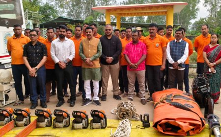 ବାତ୍ୟା ଅର୍ଣ୍ଣବ:ମାଲକାନଗିରିରେ ବ୍ୟାପକ ସ୍ଥାନାନ୍ତର ଓ ସୁରକ୍ଷା ବ୍ୟବସ୍ଥା; ଗ୍ରାଉଣ୍ଡ ଜିରୋରେ ସ୍ଥିତି ସମୀକ୍ଷା କଲେ ମନ୍ତ୍ରୀ