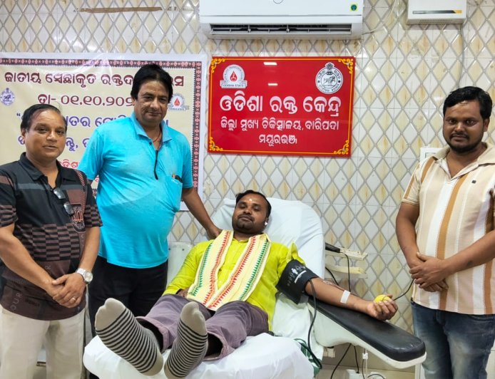 ରକ୍ତଦାନ ମହତ୍‌ ଦାନ : ସଚେତନତାର ବାର୍ତ୍ତା।୪୪ତମ ଥର ରକ୍ତଦାନ କଲେ ଡା. ଅକ୍ଷୟ ମହାନ୍ତି।