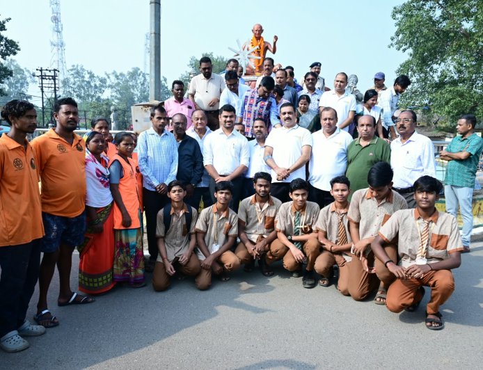 *ଝାରସୁଗୁଡ଼ାରେ ଜିଲ୍ଲା ସ୍ତରୀୟ ଗାନ୍ଧୀ ଓ ଶାସ୍ତ୍ରୀ ଜୟନ୍ତୀ ପାଳିତ; ସ୍ୱଚ୍ଛତା, ନୈତିକତା ଏବଂ ଗାନ୍ଧୀବାଦୀ ଆଦର୍ଶ ଉପରେ ଗୁରୁତ୍ୱ* ପ୍ରତିମୂର୍ତ୍ତିରେ ମାଲ୍ୟାର୍ପଣ ସହ ସଂସ୍କୃତି ଭବନରେ ଅନୁଷ୍ଠିତ ହେଲା ସର୍ବଧର୍ମ ପ୍ରାର୍ଥନା ସଭା:୪୦ରୁ ଊର୍ଦ୍ଧ୍ୱ କୃତୀ ଛାତ୍ରଛାତ୍ରୀଙ୍କୁ ପୁରସ୍କାର ବିତରଣ