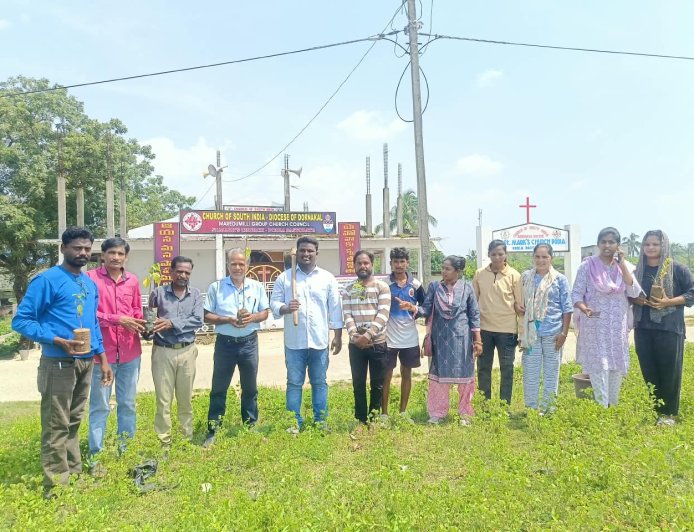 ଗାନ୍ଧୀ ଜୟନ୍ତୀ ଅବସରରେ ସାମ୍ବାଦିକମାନଙ୍କ ଦ୍ବାରା ବୃକ୍ଷ ରୋପଣ