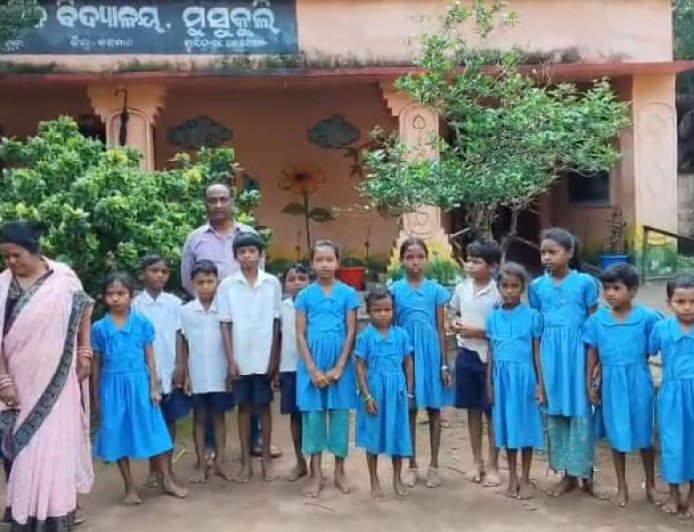 ଜରାଜୀର୍ଣ୍ଣ  ଅବସ୍ଥାରେ ସ୍କୁଲ, ପାଠ ପଢ଼ିବାରେ ଛାତ୍ରଛାତ୍ରୀ ହନ୍ତସନ୍ତ
