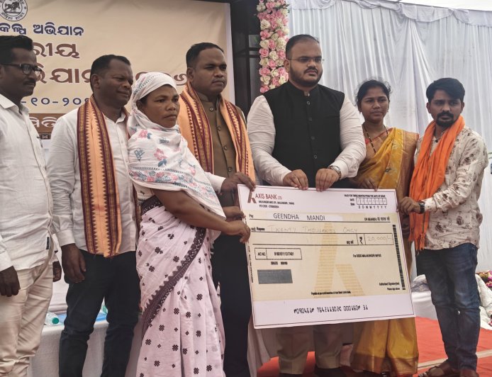 ଖଇରପୁଟ ବ୍ଲକରେ ସେବା ସେତୁ ଅଭିଯାନ ସମ୍ପନ୍ନ: ଭିନ୍ନକ୍ଷମଙ୍କୁ ସହାୟତା ସହ ହିତାଧିକାରୀଙ୍କୁ ମିଳିଲା ତତ୍କାଳୀନ ସରକାରୀ ସୁବିଧା