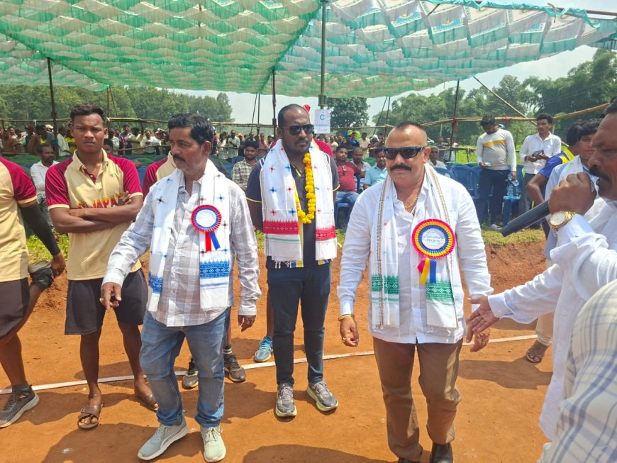 ଦାରିଙ୍ଗବାଡିରେ ଭଲିବଲ ମହାଲଢ଼େଇ ଗଜପତି-କନ୍ଧମାଳ ମଧ୍ୟରେ ରୋମାଞ୍ଚକର ଟକ୍କର, ଦର୍ଶକଙ୍କ ଜମିଲା ଭିଡ଼
