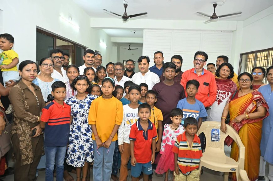 ଗାନ୍ଧୀ ଜୟନ୍ତୀରେ ଝାରସୁଗୁଡ଼ା ବନ ବିଭାଗ ପକ୍ଷରୁ ବ୍ୟାପକ ବୃକ୍ଷରୋପଣ:'ଏକ ପେଡ୍ ମାଁ କେ ନାମ' ଅଭିଯାନରେ ସାମିଲ ହେଲେ ଛାତ୍ରଛାତ୍ରୀ ଓ ଗ୍ରାମବାସୀ