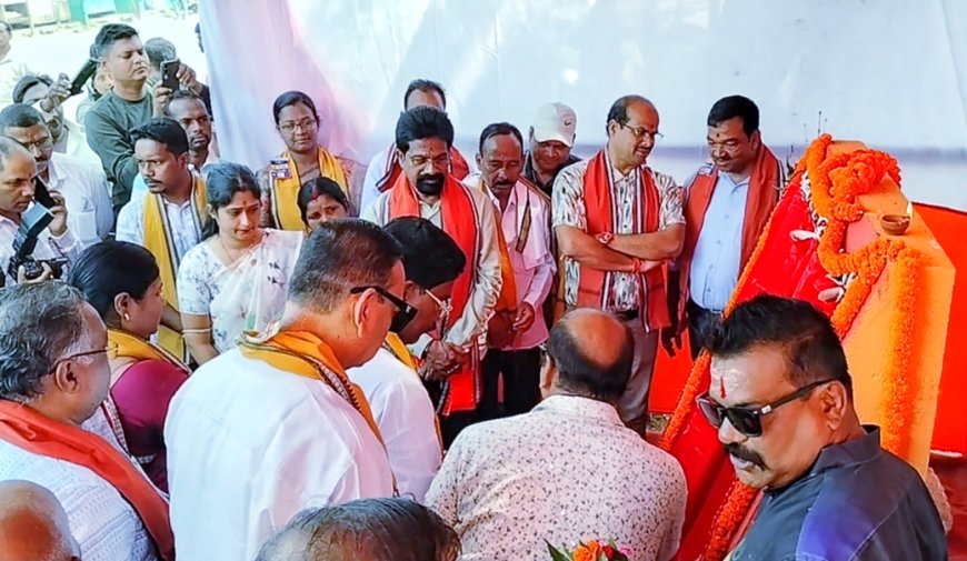 କରଞ୍ଜିଆ ଠାରେ ନୂତନ ଆମିଷ ମାର୍କେଟ ଦୋକାନ ଗୃହର ଭିତ୍ତି ପ୍ରସ୍ତର ସ୍ଥାପନ କାର୍ଯ୍ୟକ୍ରମ।ଯୋଗଦେଲେ ବିଧାୟକ ପଦ୍ମଚରଣ ଏବଂ ସାଂସଦ