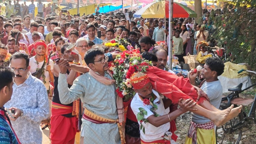 ଭାବ ଓ ଭକ୍ତିର ଅତୁଟ ପରମ୍ପରା . କୋଲାବିରା ବଏଲ ଯାତ୍ରା:ମନ୍ଦିର ବିଜେ କଲେ ମା’ ଦକ୍ଷିଣକାଳୀ ଉକ୍ତି ସହ ରକ୍ତ ରଂଜିତ କୋଲାବିରା ଗଲି କାନ୍ଦି